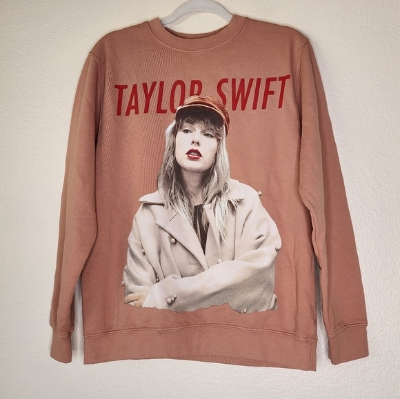 Taylor Swift Red TV Sweatshirt M - Picture 2 of 5